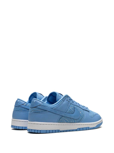 NIKE DUNK LOW RETRO PRM "TOPOGRAPHY/UNIVERSITY BLUE" SNEAKERS